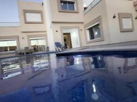 Villa tezdaine, hotel v destinaci Al Maqārisah