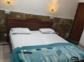 Deepak Motel