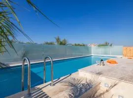 Salmar Court Holiday Apartments with Pool