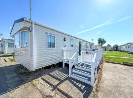 6 Berth Caravan For Hire In Essex, Seawick Holiday Park Ref 27016R, khu cắm trại ở Clacton-on-Sea