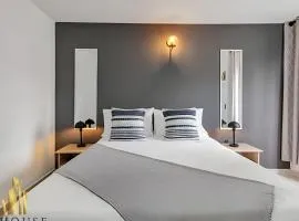 Aria Living 300 - Style and Urban Comfort