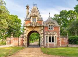 Historic 2 bed gatehouse in private parkland, biệt thự ở Brockenhurst