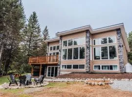 Modern Waterfront Cottage on the Rouge River & Spa