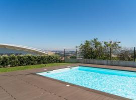 Studio w/ Balcony, Pool & Gym | Antas by Host Wise, hotel no Porto