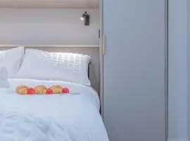 Unit 4 Light-filled 1-Bedroom Flat, Sleeps 3, Near bramall Lane, Fast WIFI, Secure Parking