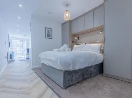 Unit 4 Stylish 1-BR Flat, Near bramall Lane,Unlimited High Speed Free WIFI, Ample Parking