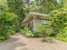 Beachfront Residencia Blanca in Puerto Viejo