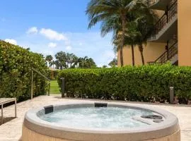 Beachfront - Coral Sea Garden 3BR condo - P116
