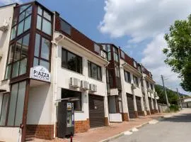 La Piazza Hotel