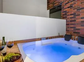 Casa Solei 12-9 - Stylish Apt with Jacuzzi & AC