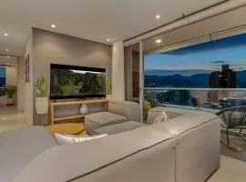 Finito 1512 - Modern Apt with Views & Balcony