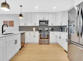Stylish Arvada Duplex 10 Min to Olde Town and Denver