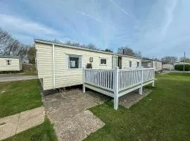 Superb 8 Berth Caravan At Southview Holiday Park Near Skegness Ref 33027Tc