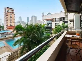 King Bed, Park, BTS 5min | Free Parking, Fast WiFi