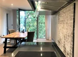 Lovely Room in Modern Apartment London