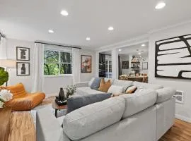 Spacious Stylish Modern Daylight Basement Retreat King Bed Office - Bellevue