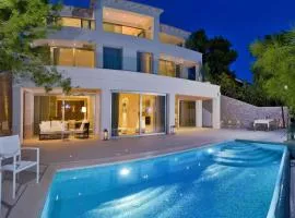 Stunning Brac Villa 5 Bedrooms Villa Selca Brac 5 Metres To The Beach & Private Swimming Pool Selca