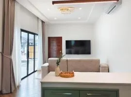 Villa Natalia LUXURY hotel House in Ao Nang Krabi private pool jacuzzi Palm free kitchen