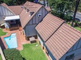 Elegant 5BR House with Pool, Gourmet Kitchen and Reliable Generator