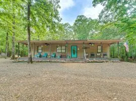 Broken Bow Getaway Hot Tub, Grill and Fire Pit
