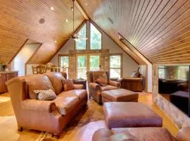 Romantic River Retreat in Gassville