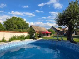 Casa Mari, Bed & Breakfast in Cîrţişoara