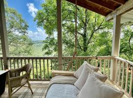 The Hideaway House at The Bluebird, Hotel in Eureka Springs