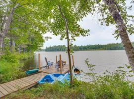 Private Dock and Deck Tranquil Dam Pond Cottage!, hotel in Augusta