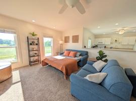 Cozy Upstairs Apartment Near River and Marina Access, ξενοδοχείο σε Φρέμοντ