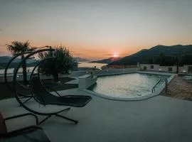 Apartment with Pool "Sunset Cove"