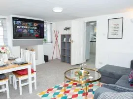 Large 1 Bed Apartment In Southsea Portsmouth - Sleeps 4 & Free Parking