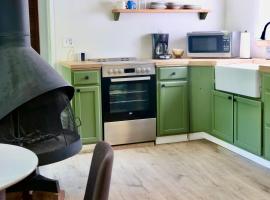 Green Hill at Rainier Lodge (0.4 miles from the entrance), kamp u gradu E&scaron;ford