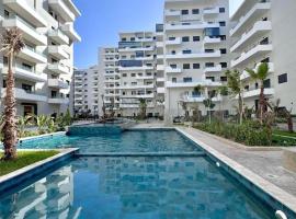 Duplex Luxe 3 Chambres Vue Mer & Piscine à Zenata Eco City、Aïn Harroudaのペット同伴可ホテル