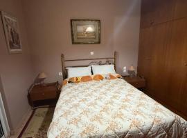 Modern 1-bedroom with BBQ & Roof Garden near Beach, ξενοδοχείο στον Σταλό