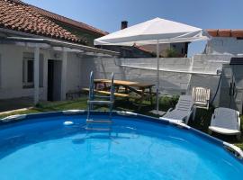 alojamiento Costa Quebrada, hotel in Santa Cruz de Bezana