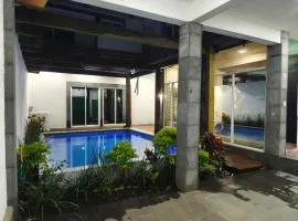 Casa grande con alberca cerca de teques