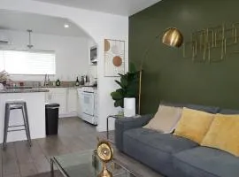 Casa Mid City - Centrally Located 1BR Getaway with Private Yard