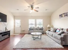 Gorgeous 2story Home with 4 bedrooms