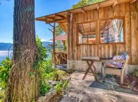 Magical lakeview Casita, swim dock, sauna, kitchen
