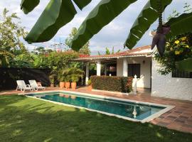 Casa Villa Rosita con piscina privada!, hotel em Melgar