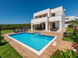 Luxurious Home In Novalja