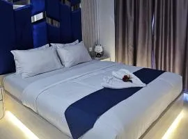 Risa Formosa, studio 25-10