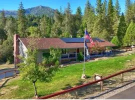 Yosemite retreat, Mariposa home, deer watching and star gazing