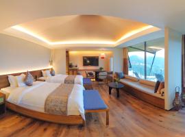 Shanyin Xijiang Rustic Luxury Resort Hotel, hotel mesra haiwan peliharaan di Bailian
