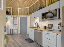 Gentry- Luxury Yurt-Cabin - Family Glamping Canyon Lake w Private Hot Tub