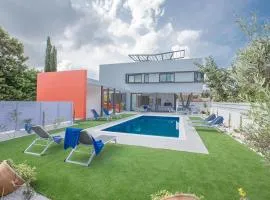 Villa Apomono - New Luxury 3 Bedroom Protaras Villa With Pool - Close To The Beach