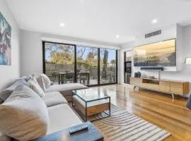 Stylish 3-Bed Thornbury Stay with Outdoor Lounge