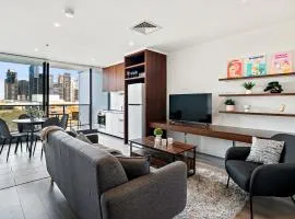 Modern 2B2B Apt near Crown with Parking and City Views
