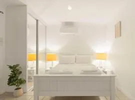 Classy Modern self contained Studio- Private & Peaceful