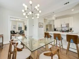 Mid-Century Townhome Steps from Restaurants #DCottage